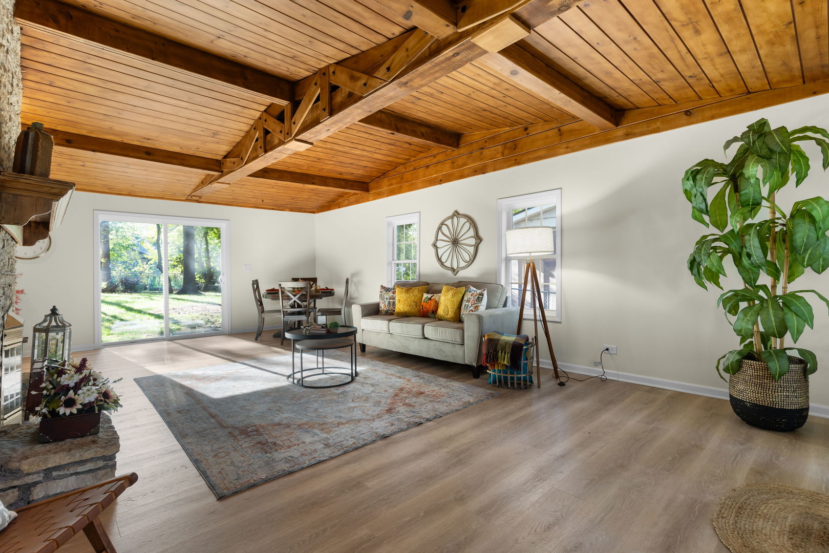 275 Indian Trail, Lake In The Hills, IL 60156