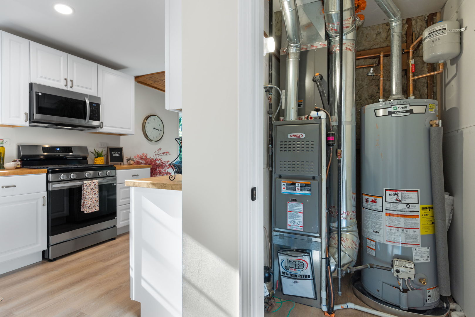 275 Indian Trail, Lake In The Hills, IL 60156