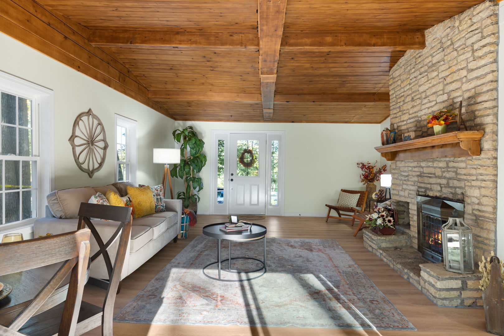 275 Indian Trail, Lake In The Hills, IL 60156