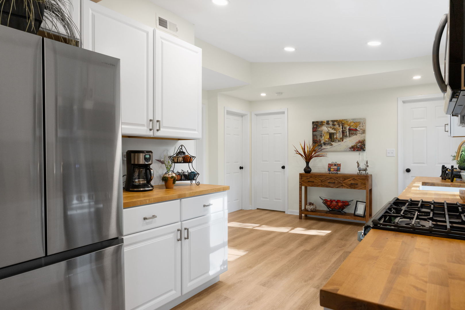 275 Indian Trail, Lake In The Hills, IL 60156