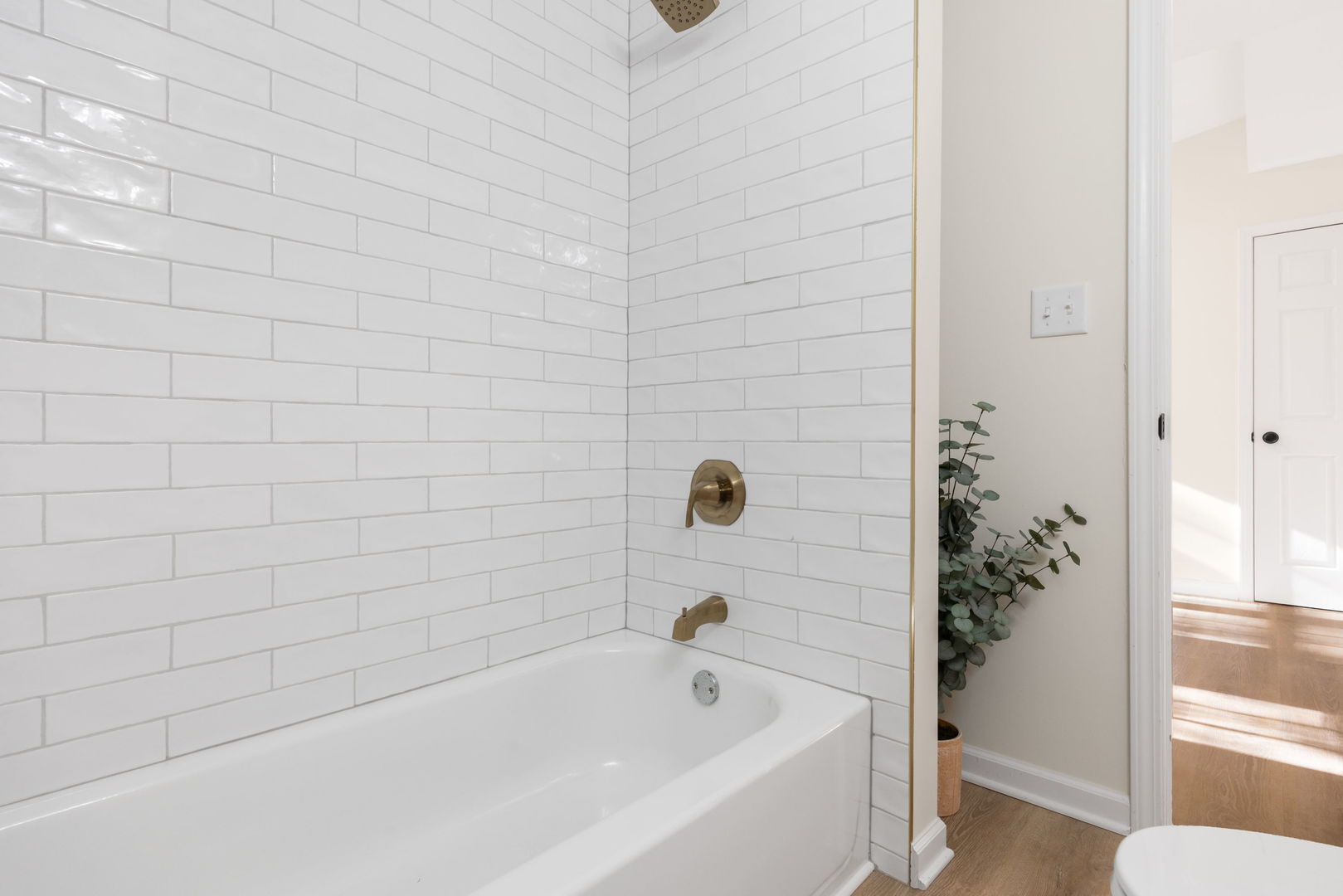 275 Indian Trail, Lake In The Hills, IL 60156