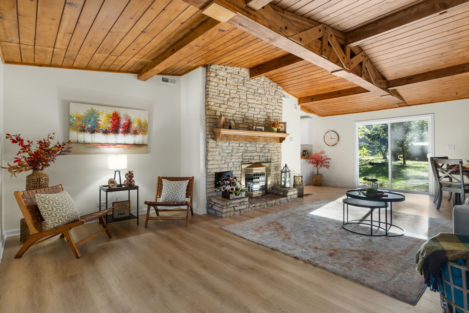 275 Indian Trail, Lake In The Hills, IL 60156