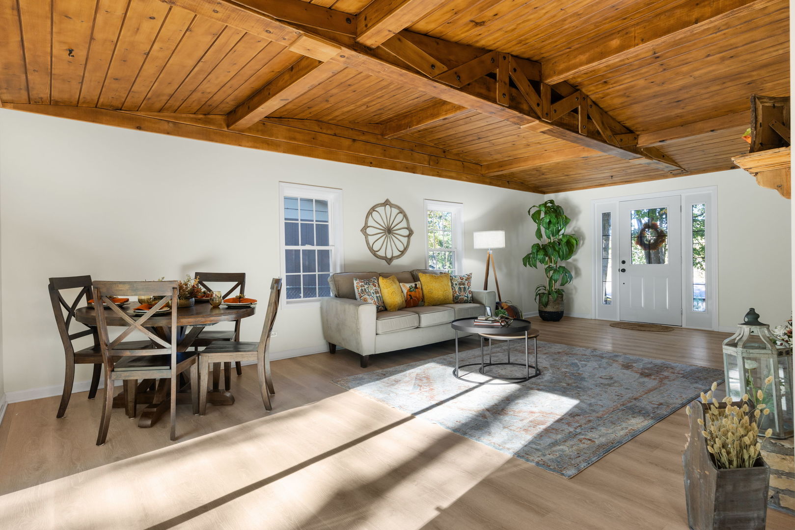 275 Indian Trail, Lake In The Hills, IL 60156