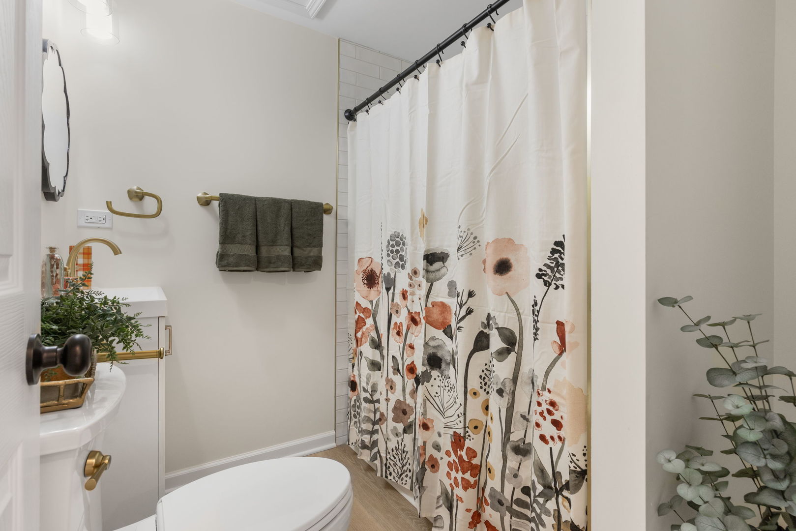 275 Indian Trail, Lake In The Hills, IL 60156