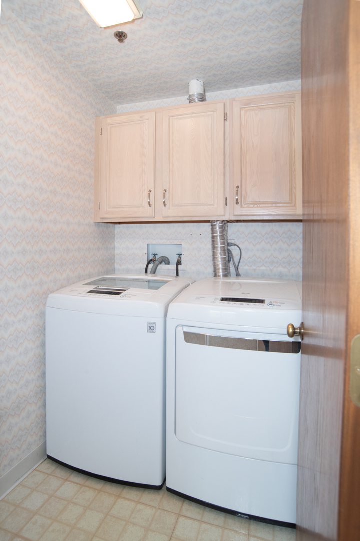 127 Acacia Circle #507, Indian Head Park, IL 60525