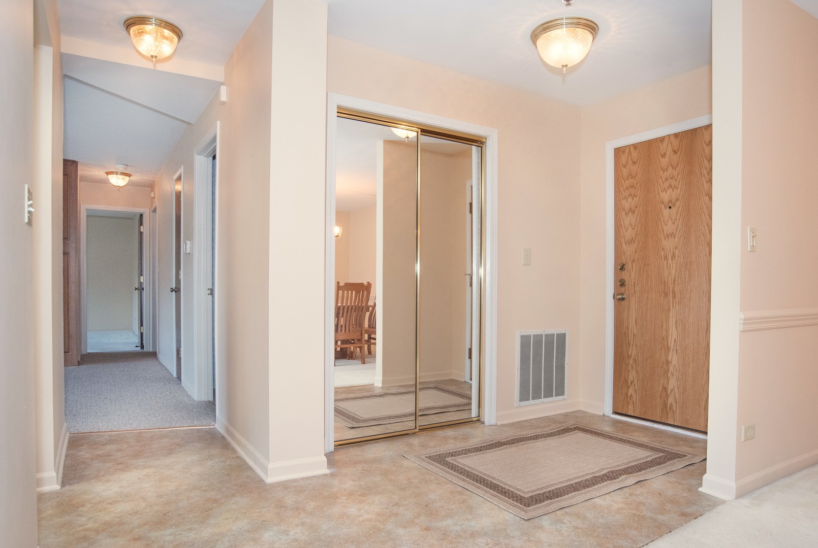 127 Acacia Circle #507, Indian Head Park, IL 60525