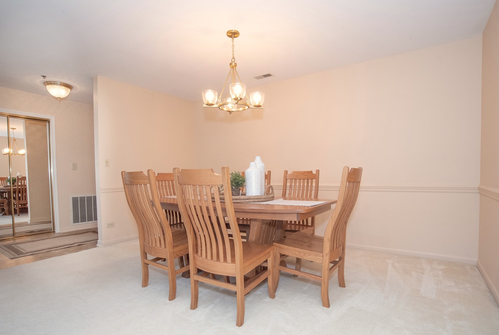 127 Acacia Circle #507, Indian Head Park, IL 60525