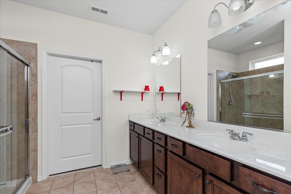 6359 Doral Drive, Gurnee, IL 60031