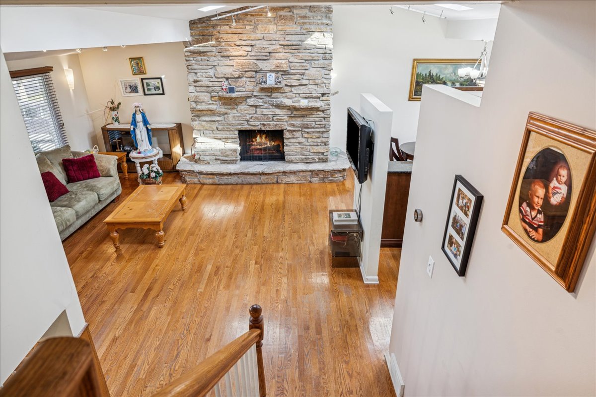 275 Wilkins Drive, Des Plaines, IL 60016