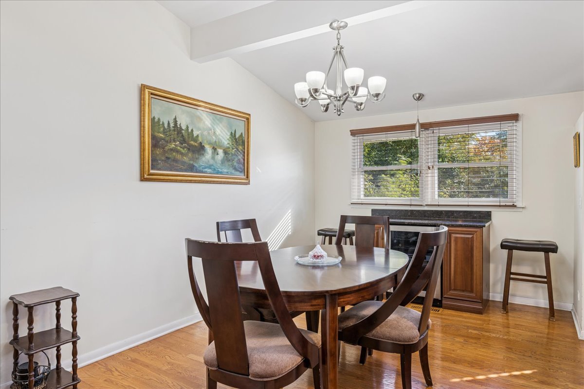 275 Wilkins Drive, Des Plaines, IL 60016