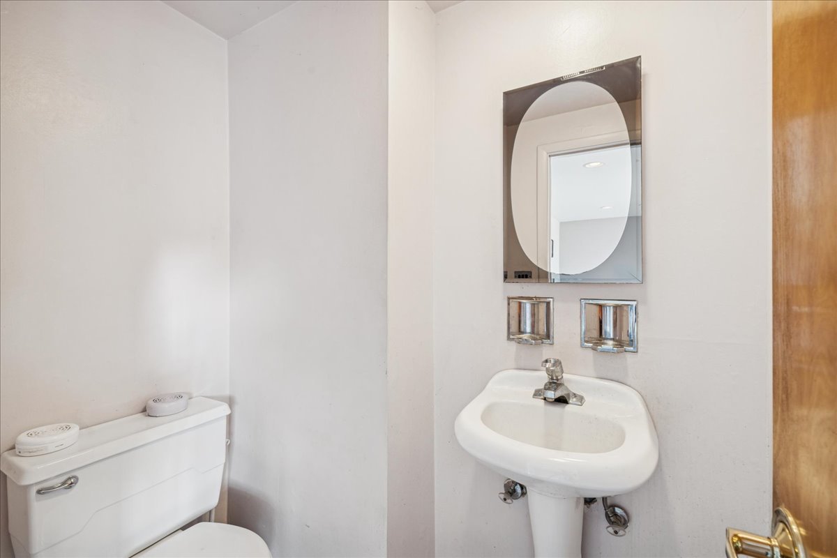 275 Wilkins Drive, Des Plaines, IL 60016