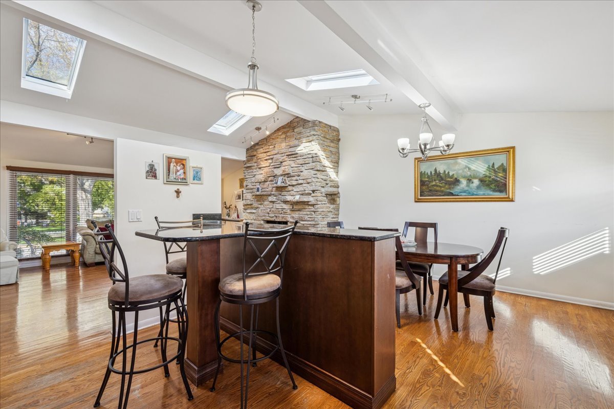 275 Wilkins Drive, Des Plaines, IL 60016