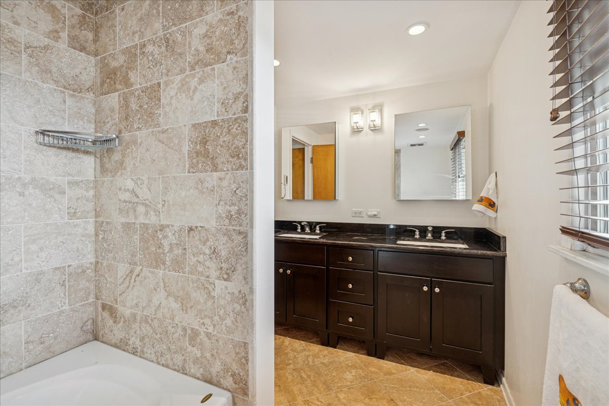 275 Wilkins Drive, Des Plaines, IL 60016