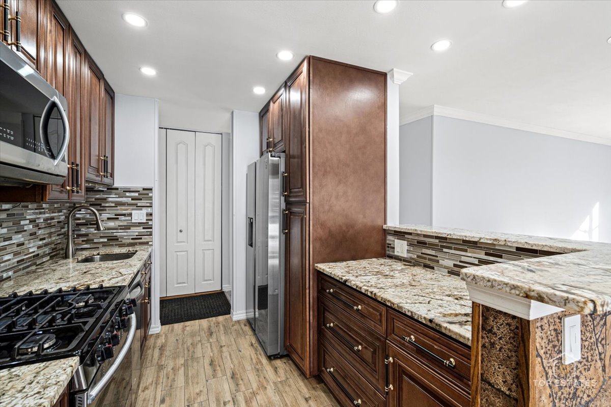 Arlington Heights, IL 60005