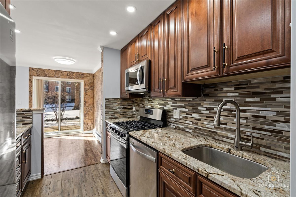 Arlington Heights, IL 60005