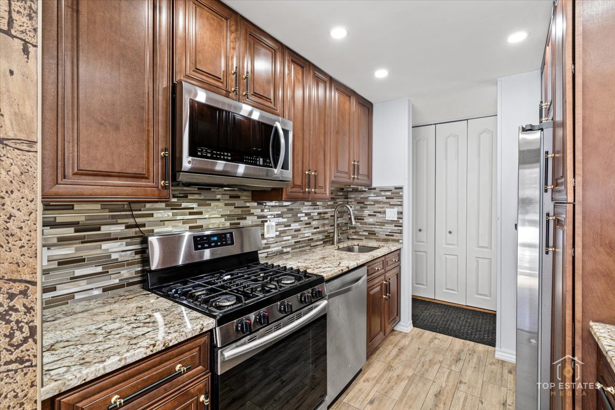 Arlington Heights, IL 60005