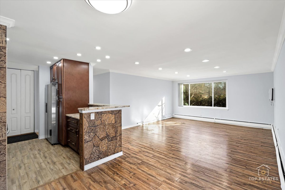 Arlington Heights, IL 60005