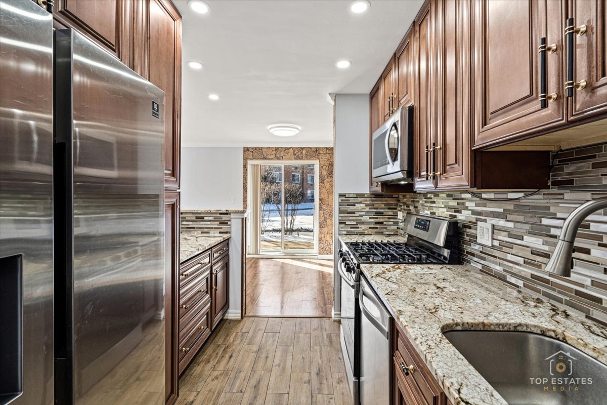 Arlington Heights, IL 60005