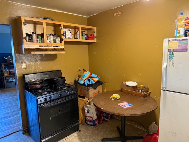 14038 S Saginaw Avenue, Burnham, IL 60633