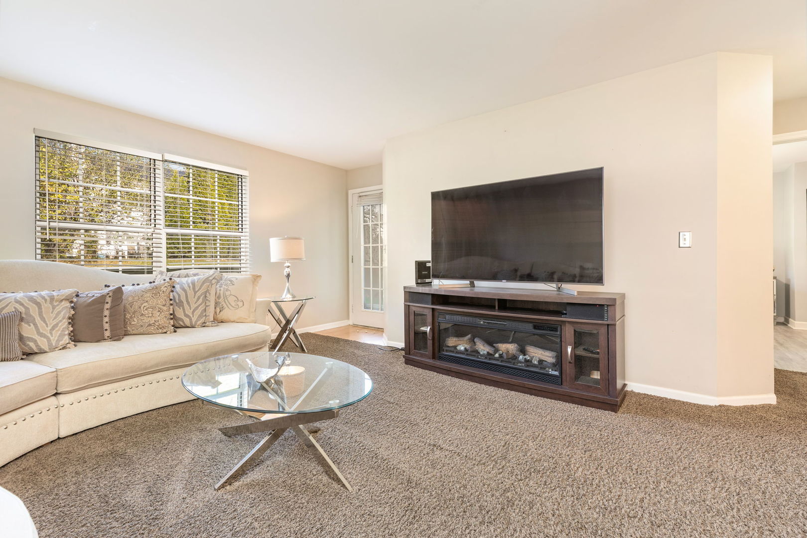 22 TYLER Court #A, Streamwood, IL 60107