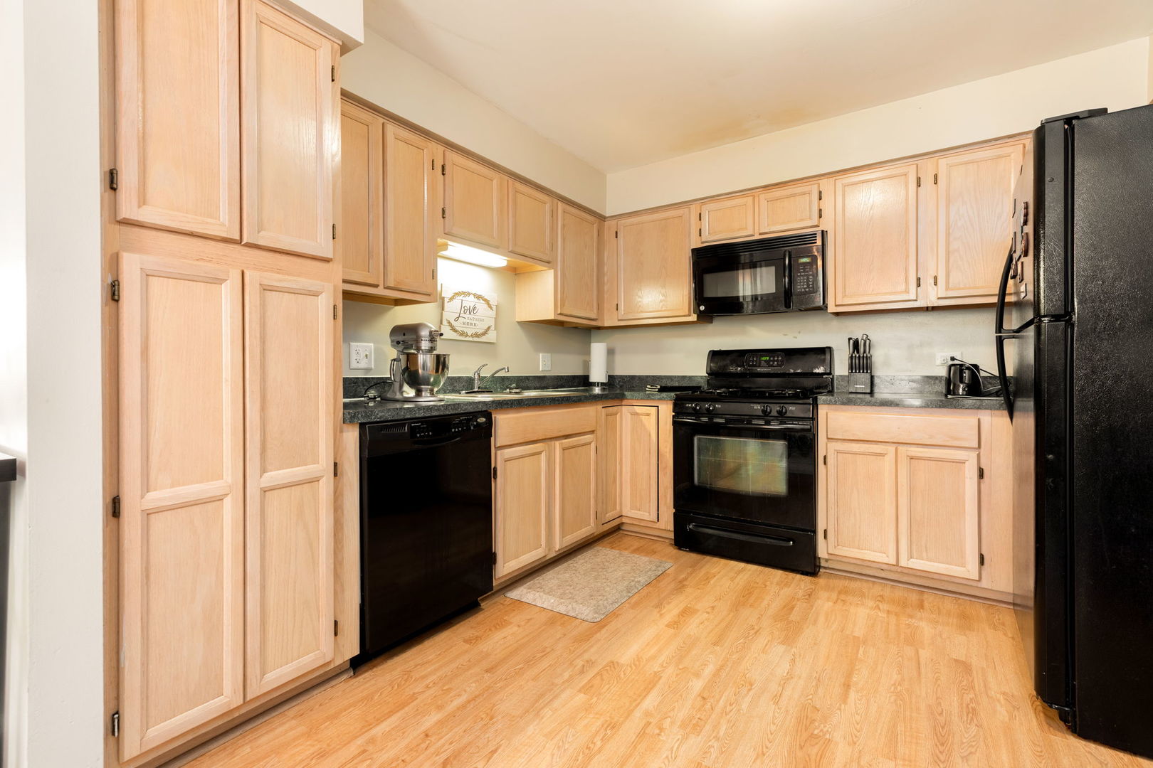 22 TYLER Court #A, Streamwood, IL 60107