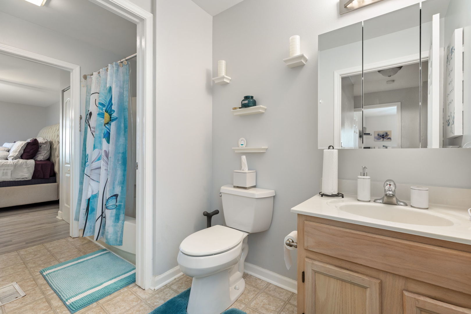 22 TYLER Court #A, Streamwood, IL 60107