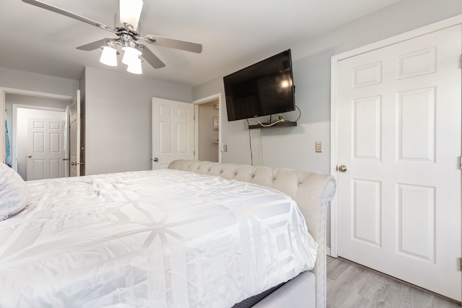 22 TYLER Court #A, Streamwood, IL 60107