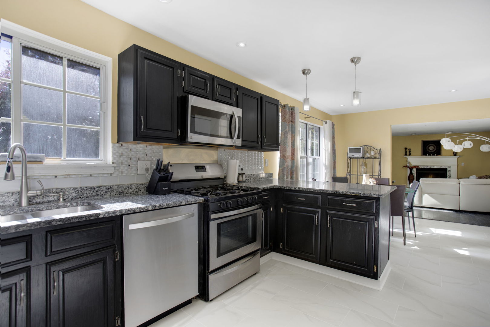 754 Huntington Drive, Carol Stream, IL 60188