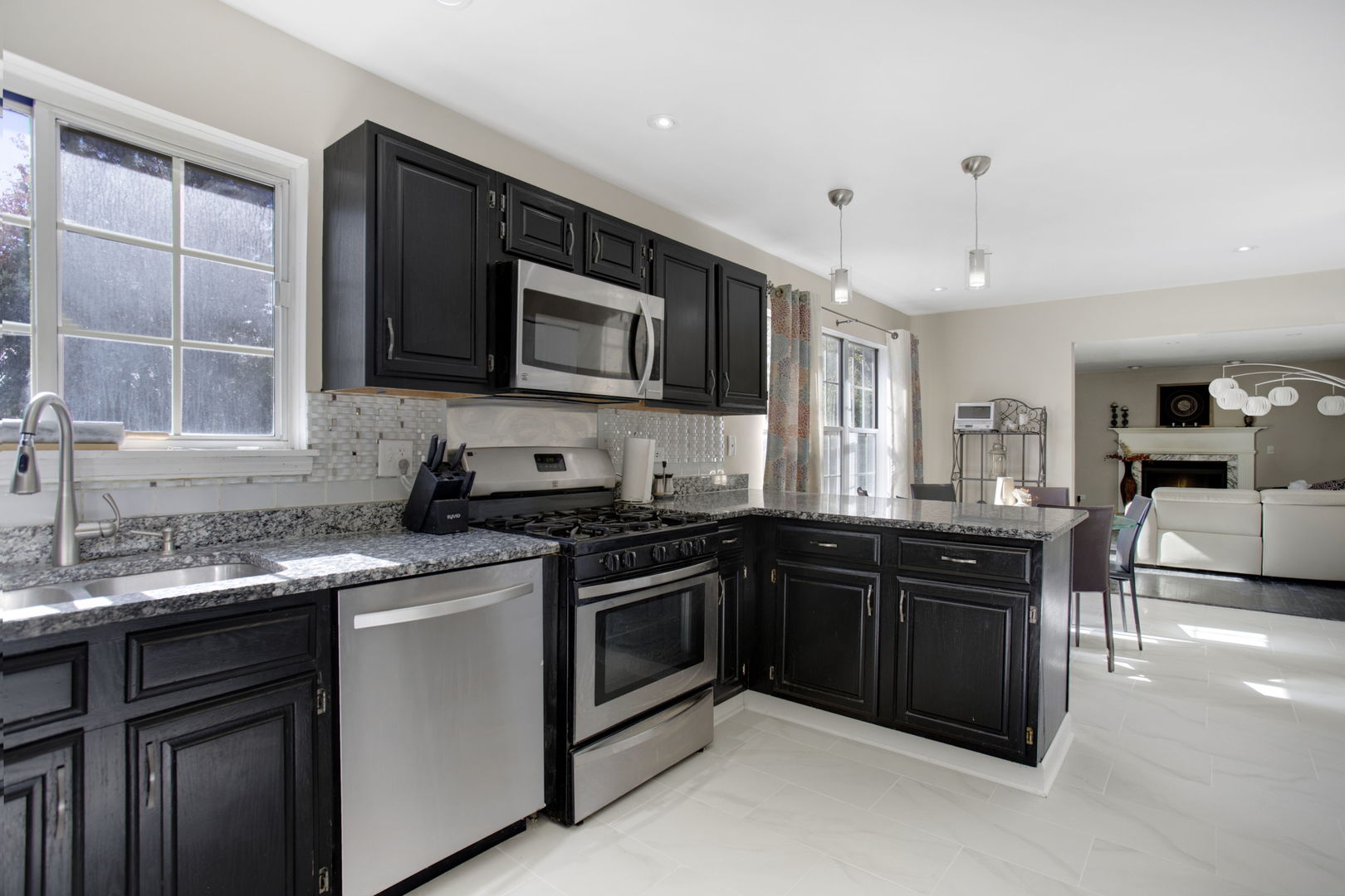 754 Huntington Drive, Carol Stream, IL 60188