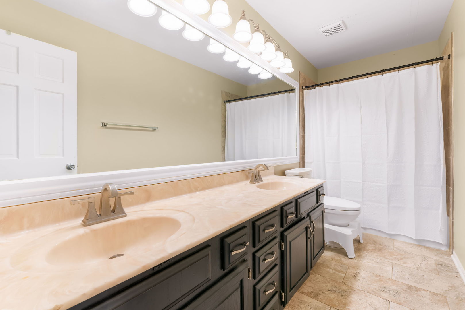 754 Huntington Drive, Carol Stream, IL 60188