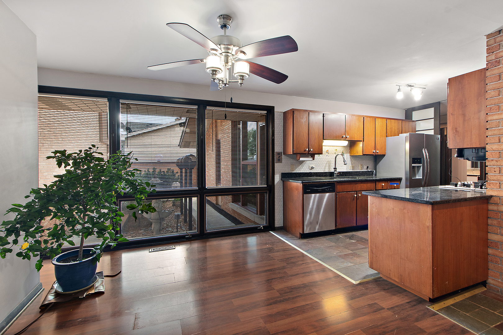 9317 S Kolmar Avenue, Oak Lawn, IL 60453