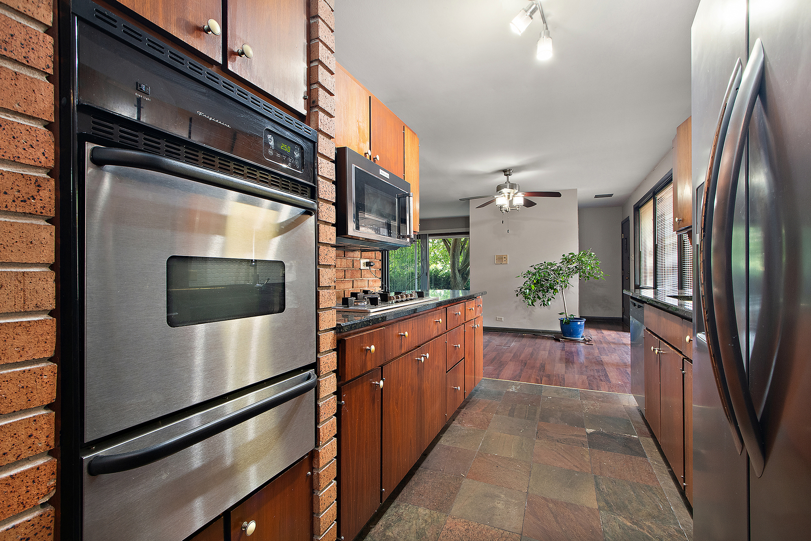 9317 S Kolmar Avenue, Oak Lawn, IL 60453