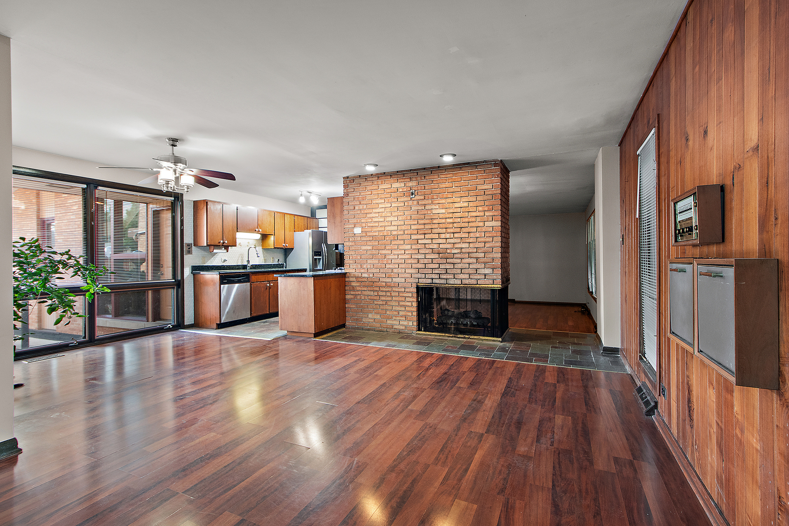 9317 S Kolmar Avenue, Oak Lawn, IL 60453