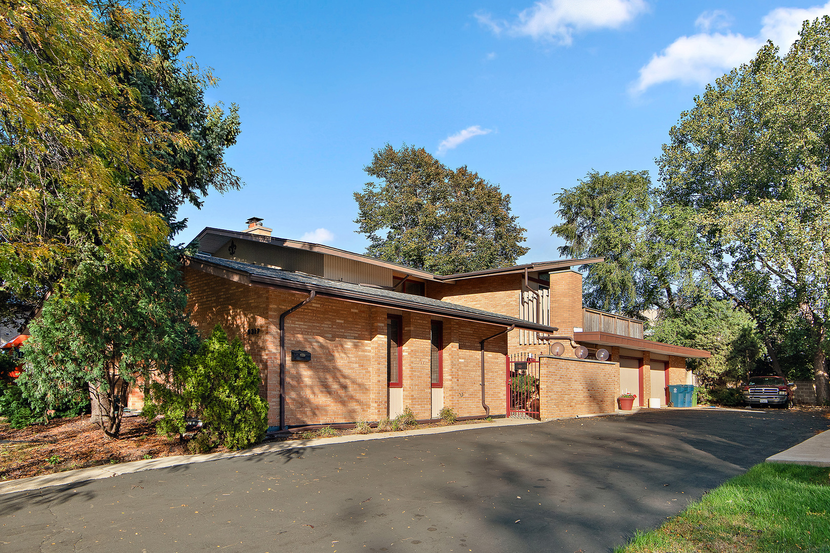 9317 S Kolmar Avenue, Oak Lawn, IL 60453