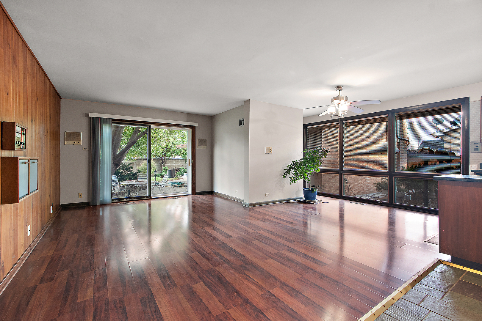 9317 S Kolmar Avenue, Oak Lawn, IL 60453