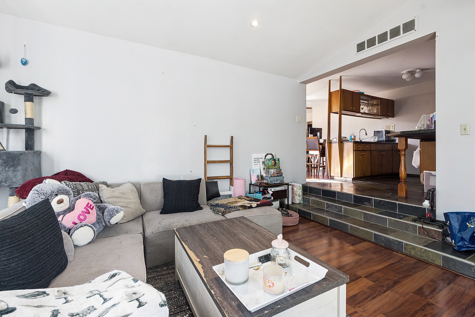 9317 S Kolmar Avenue, Oak Lawn, IL 60453