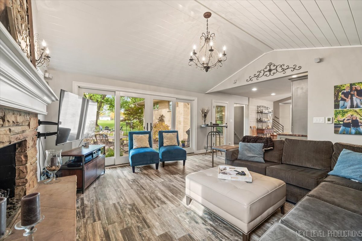 609 Bowling Green Court, Naperville, IL 60563