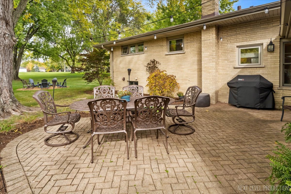 609 Bowling Green Court, Naperville, IL 60563