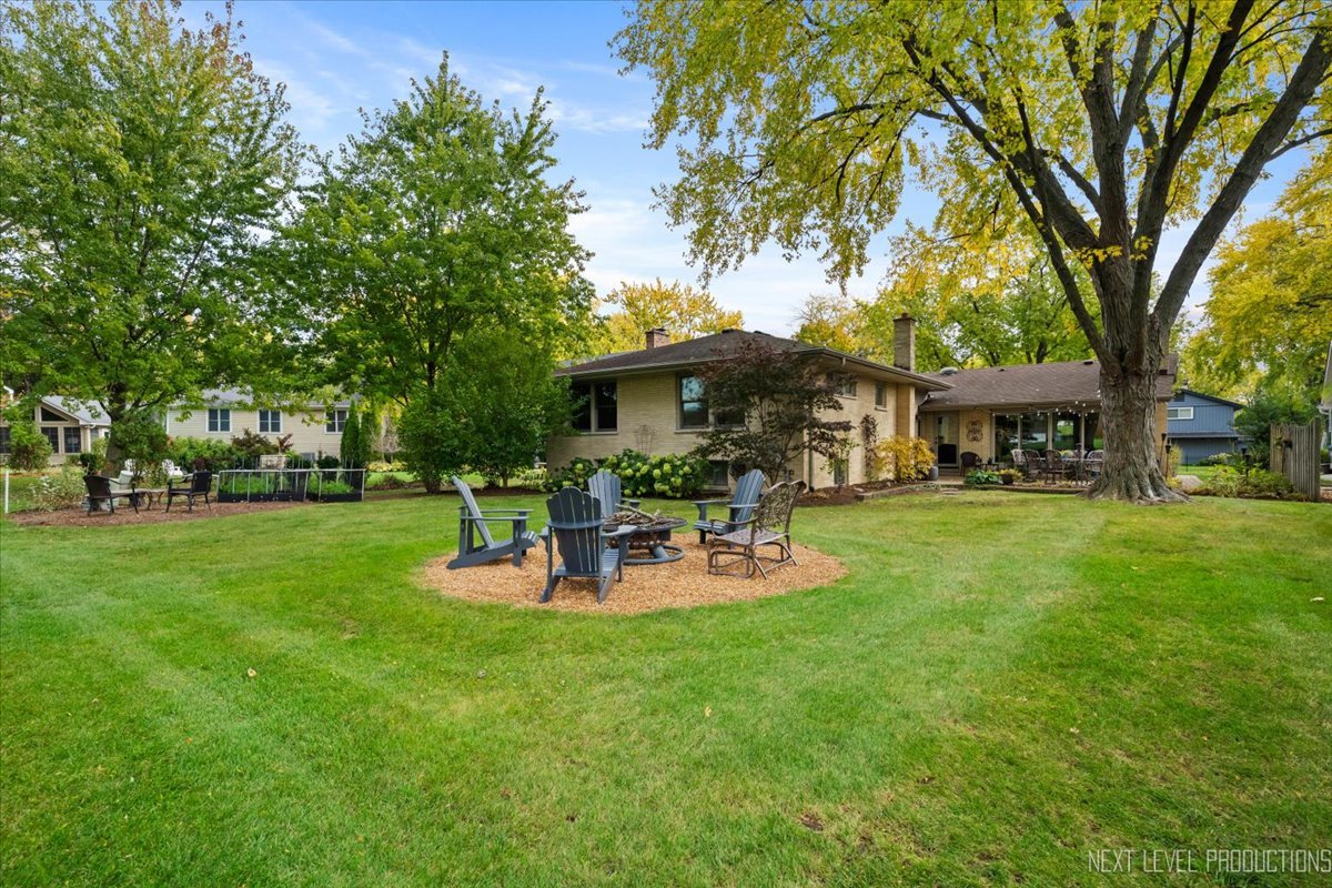 609 Bowling Green Court, Naperville, IL 60563
