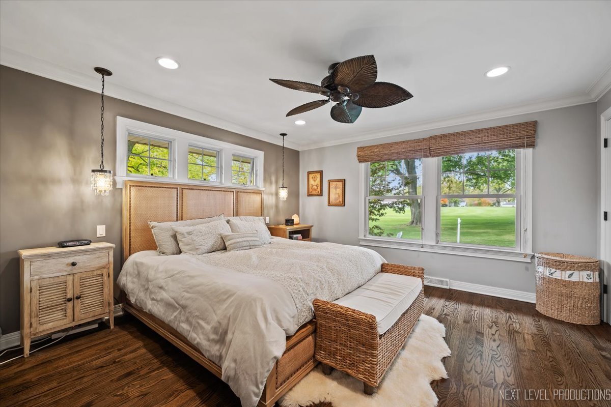 609 Bowling Green Court, Naperville, IL 60563