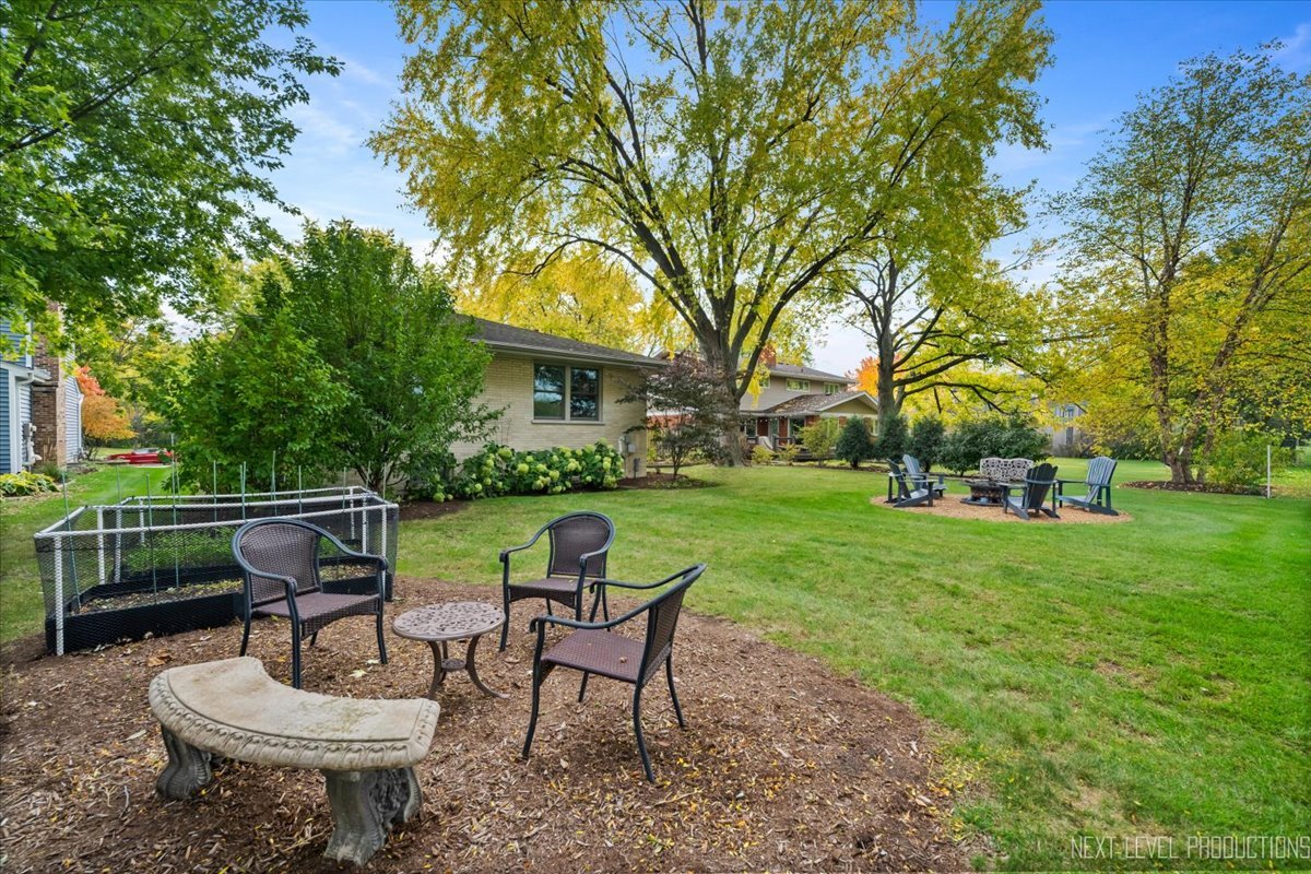 609 Bowling Green Court, Naperville, IL 60563