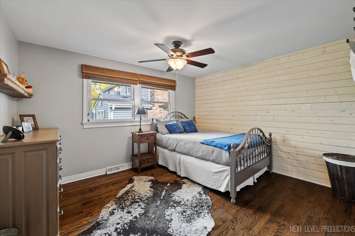 609 Bowling Green Court, Naperville, IL 60563