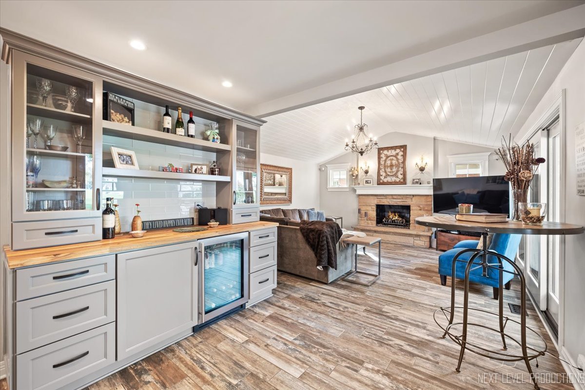 609 Bowling Green Court, Naperville, IL 60563