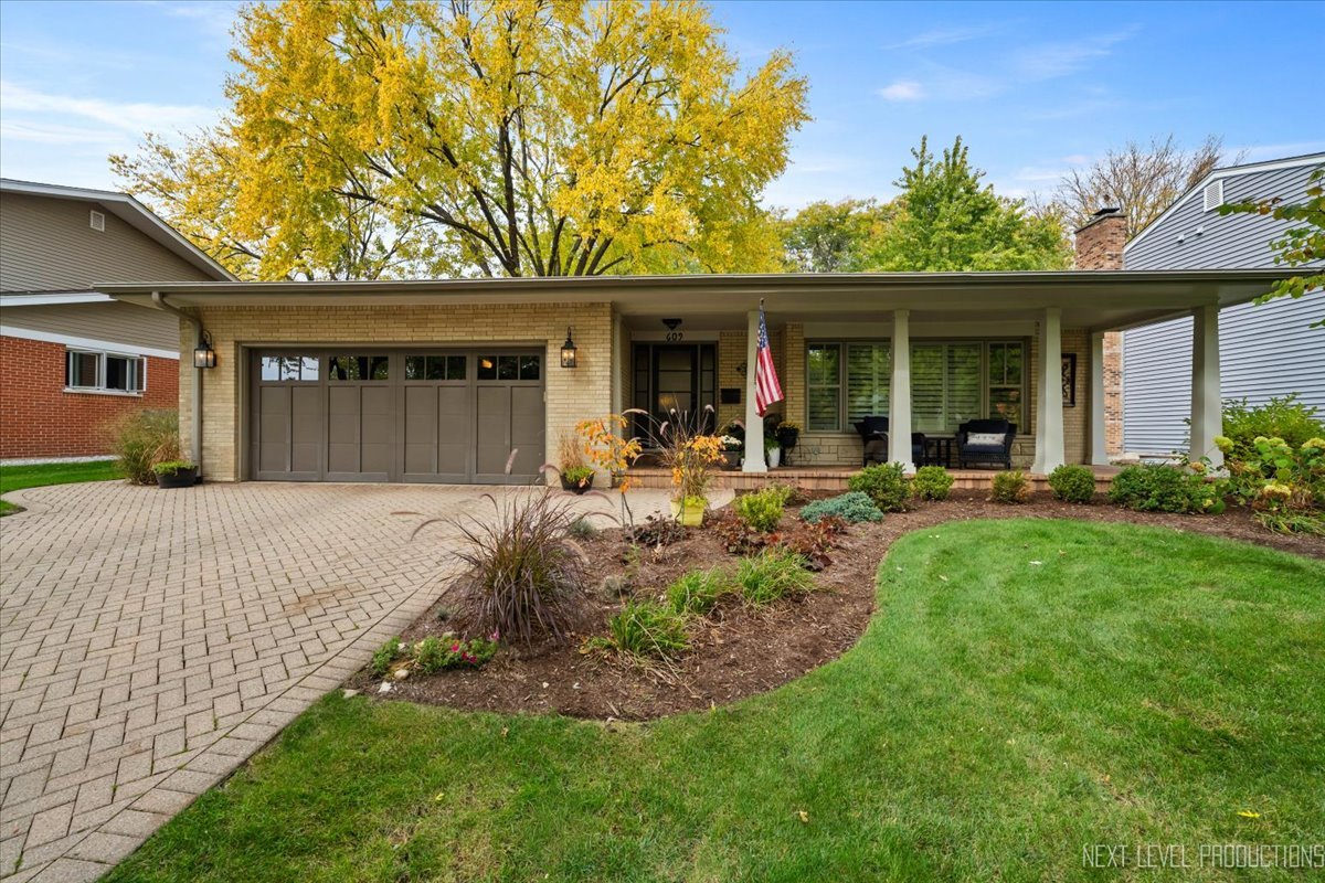 609 Bowling Green Court, Naperville, IL 60563