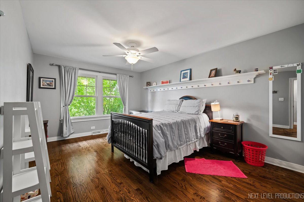 609 Bowling Green Court, Naperville, IL 60563