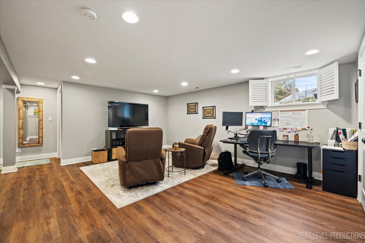 609 Bowling Green Court, Naperville, IL 60563