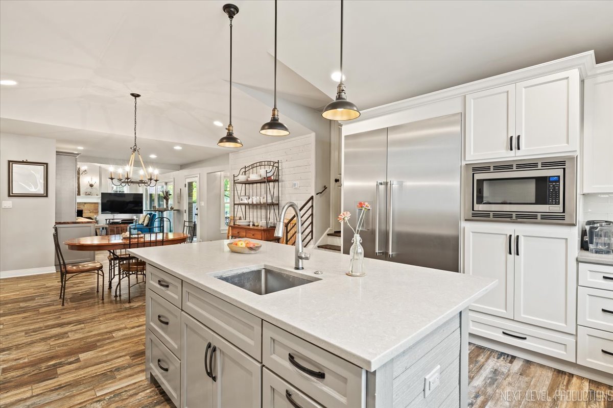 609 Bowling Green Court, Naperville, IL 60563