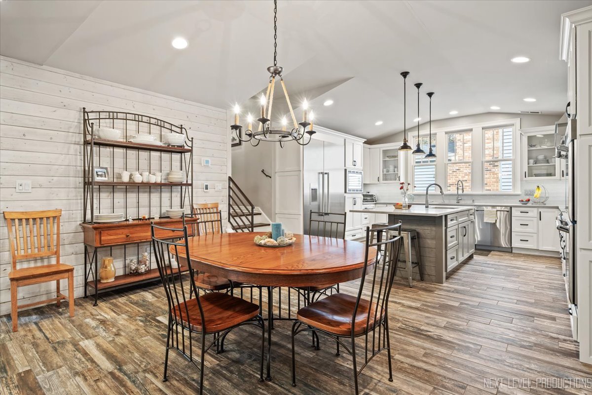 609 Bowling Green Court, Naperville, IL 60563