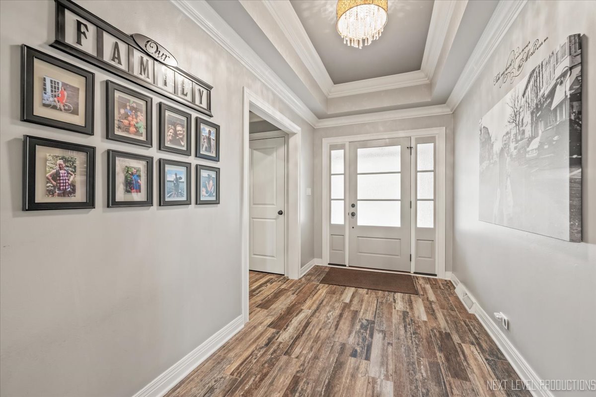 609 Bowling Green Court, Naperville, IL 60563