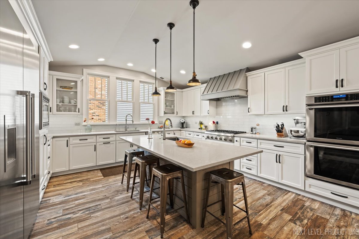 609 Bowling Green Court, Naperville, IL 60563